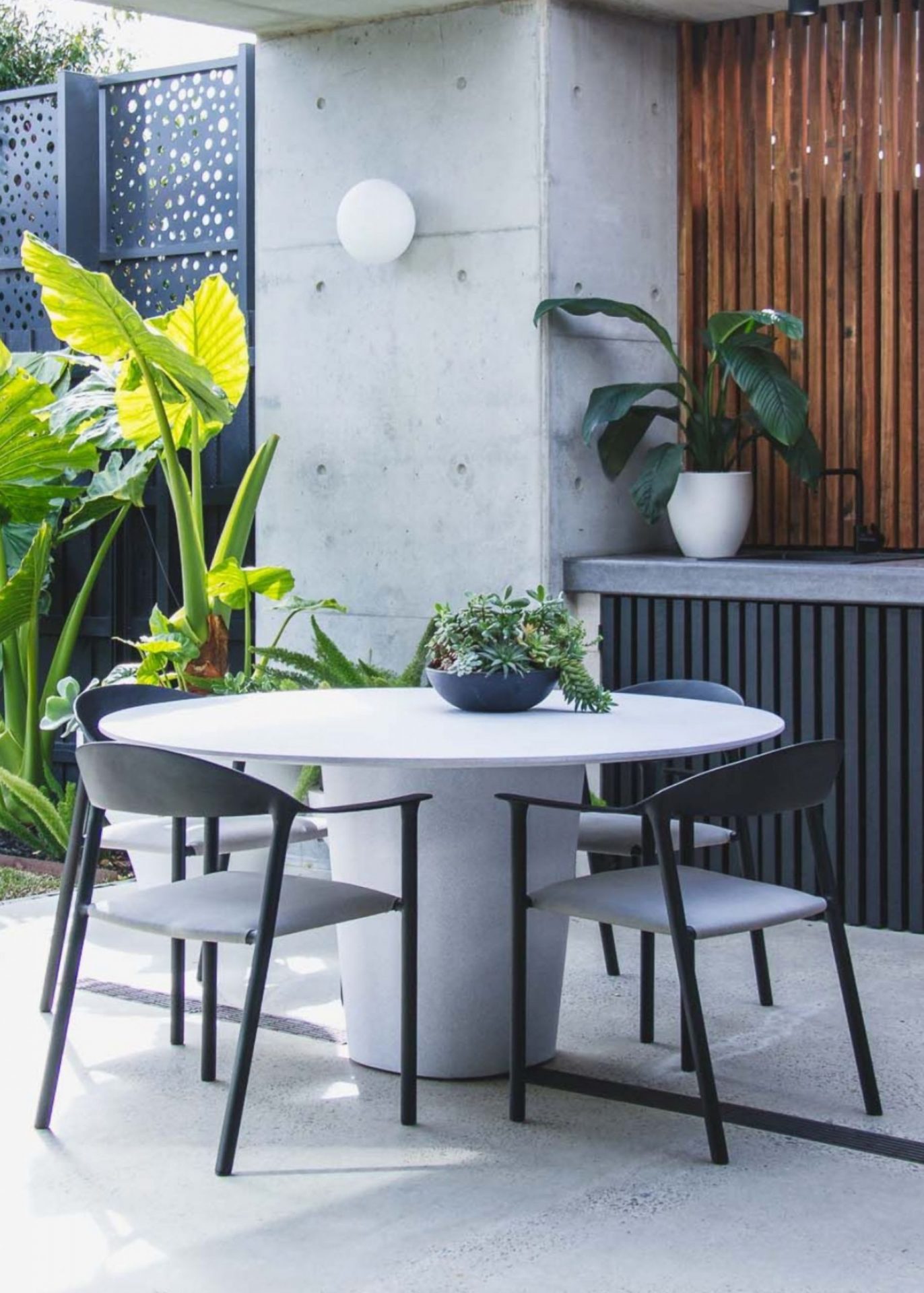 Curve Dining Tbale